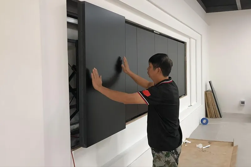 Processo di installazione del supporto per display LED